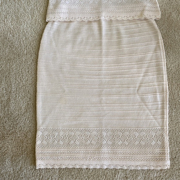 Nice vintage St. John cream tank top and skirt with Lacey edge, P - Picture 3 of 14